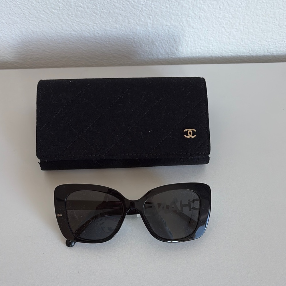 CHANEL Black Cat-Eye Sunglasses